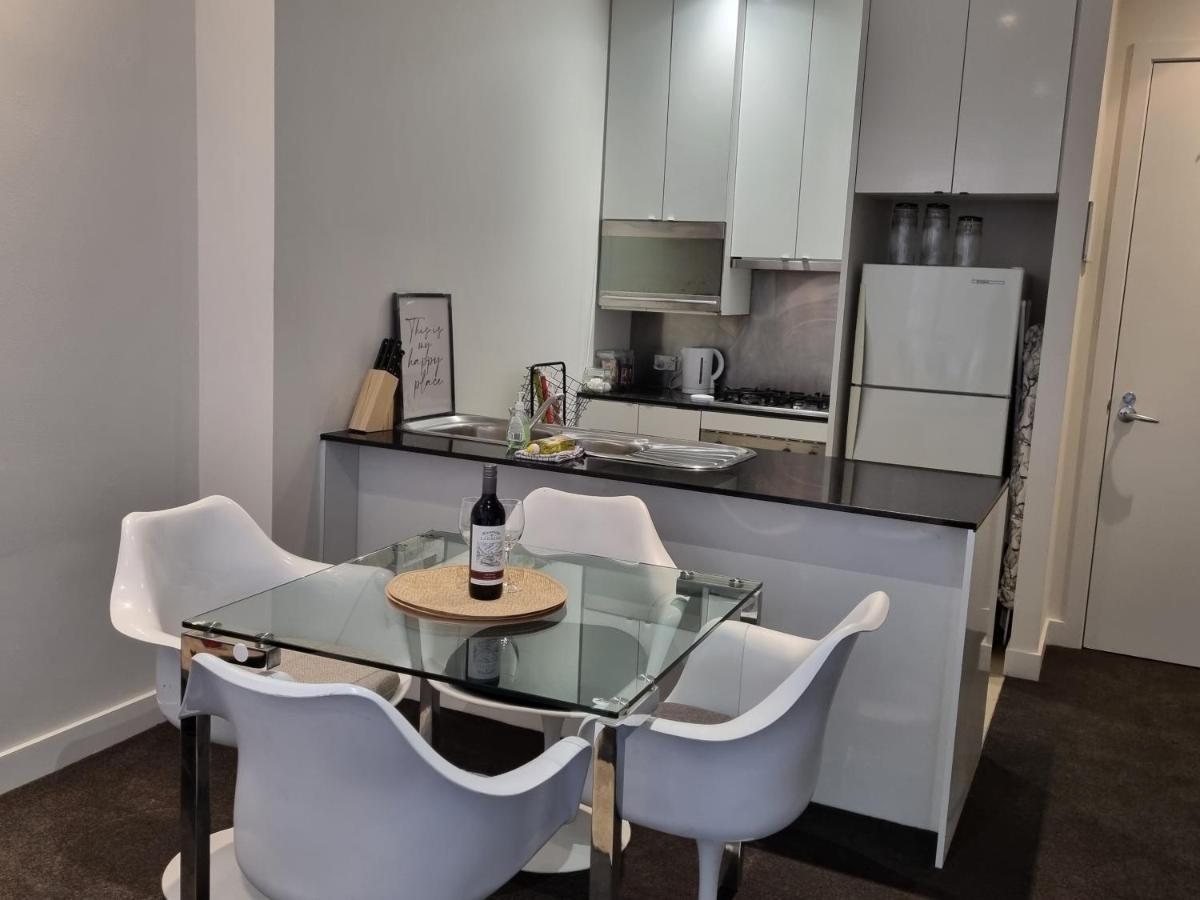 Collins Central 2-Bd Apartment With Pre-Reserve Parking Melbourne Bagian luar foto
